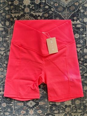 Wilo the Label Rib Cross Waist Short - Size Medium (Hot Pink) NEW!